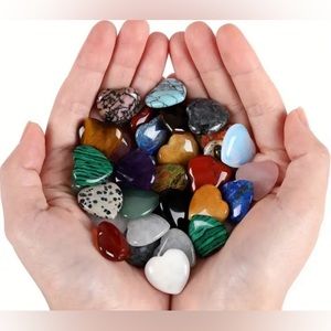 🌟 BEAUTIFUL NEW 5 Piece Set Mix-Color Crystal Heart Stones🌟